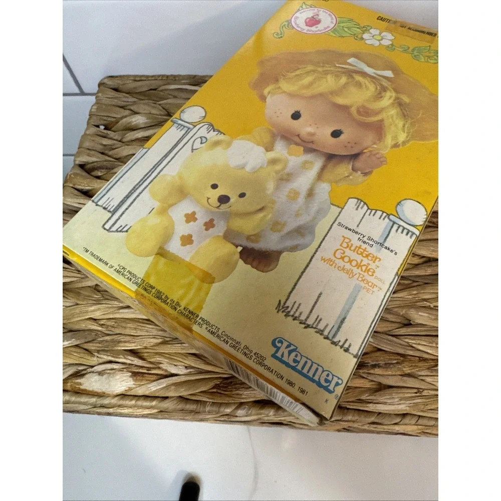 Vintage 1982 Strawberry Shortcake Butter Cookie Doll w/ Jelly‎ Bear Pet Comb Box